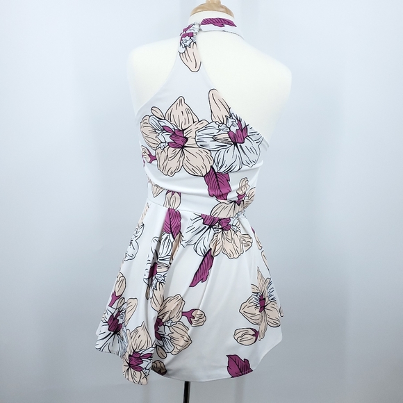 Yoins White Floral Sleeveless Romper Playsuit 4 - Picture 3 of 8